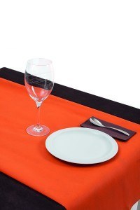 Combinación de mantel naranja y servilleta canguro marrón productos fabricados por muropapel