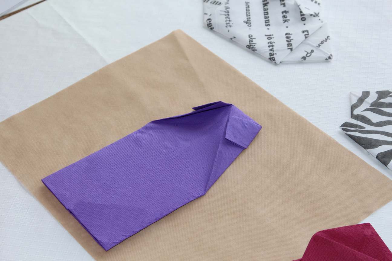 Doblar servilletas de papel Paso 5 Doblar servilletas de papel Paso 5