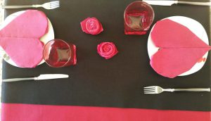 Corazones de papel para san valentin mesa decorada 3